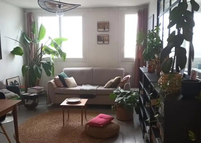 Sunny Flat In * Parijs