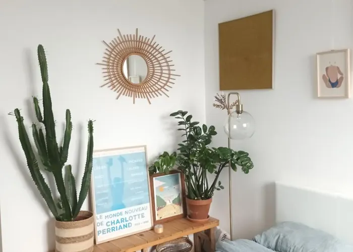 Sunny Flat In Apartment *