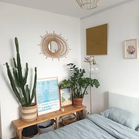 Sunny Flat In Apartment *